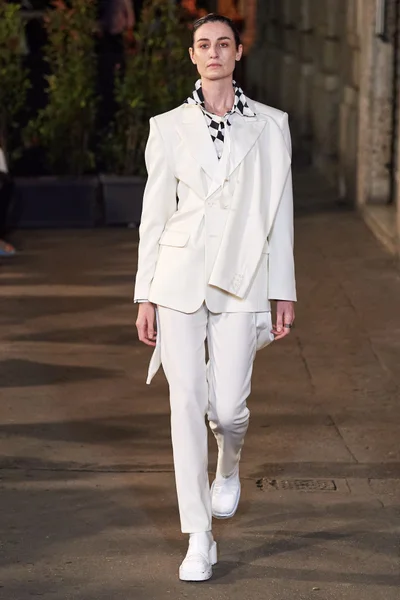 Look 1